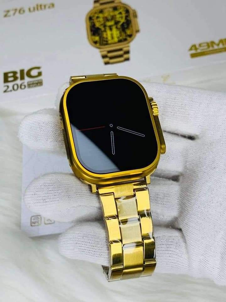 CR Ultra 9 smartwatch Golden Edition